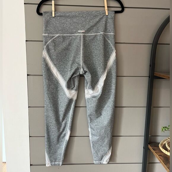 Aerie chill play move capri leggings size Large grey with white mesh stripes - Picture 2 of 6